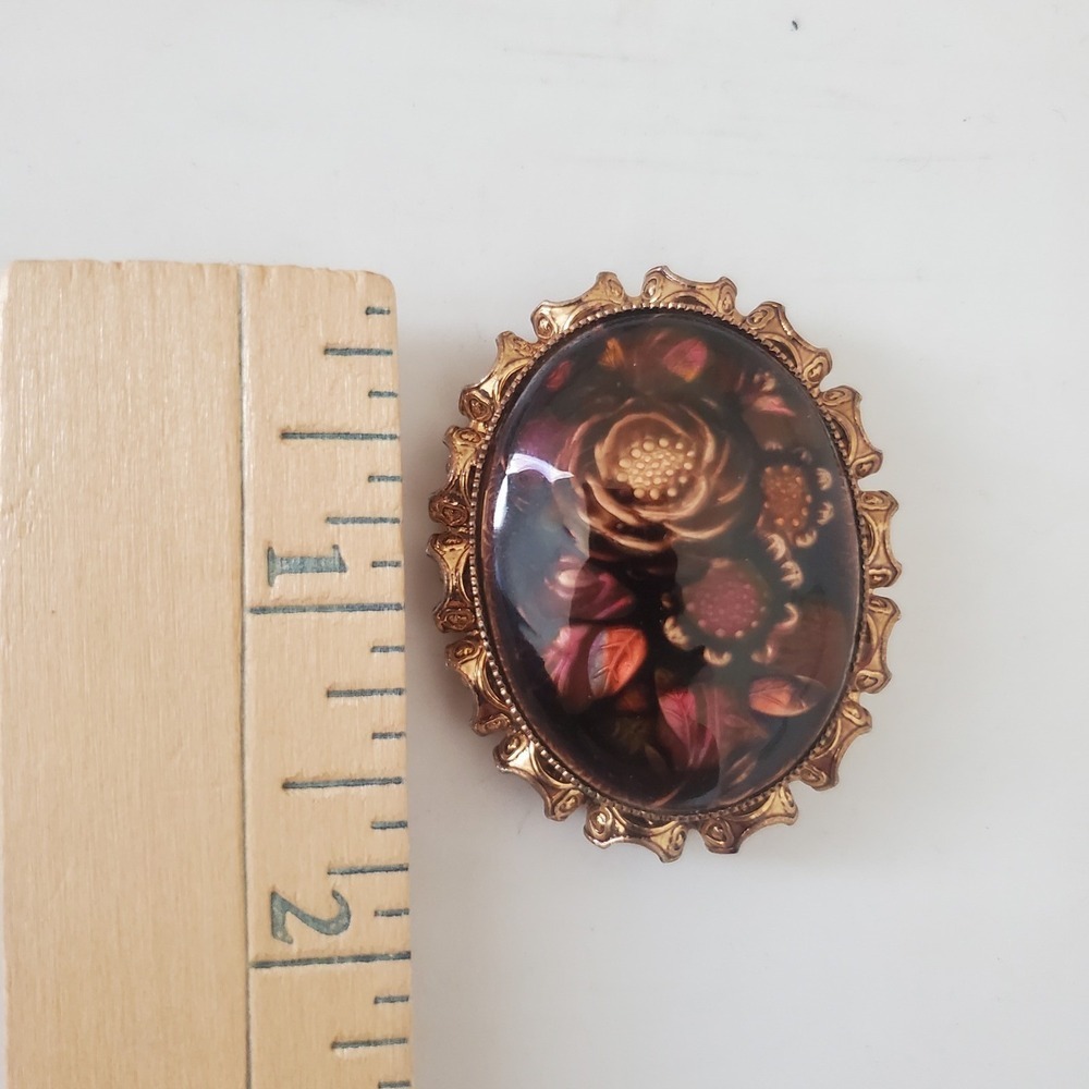 Vintage Floral Cabochon Brooch Pin Gold Tone Scalloped Edge Mid-Century Style